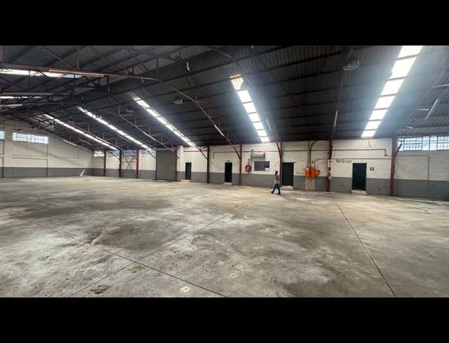 1,330M² WAREHOUSE TO LET IN PRETORIA WEST